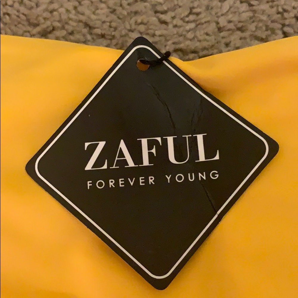 Bathing suits - Picture 2 of 7